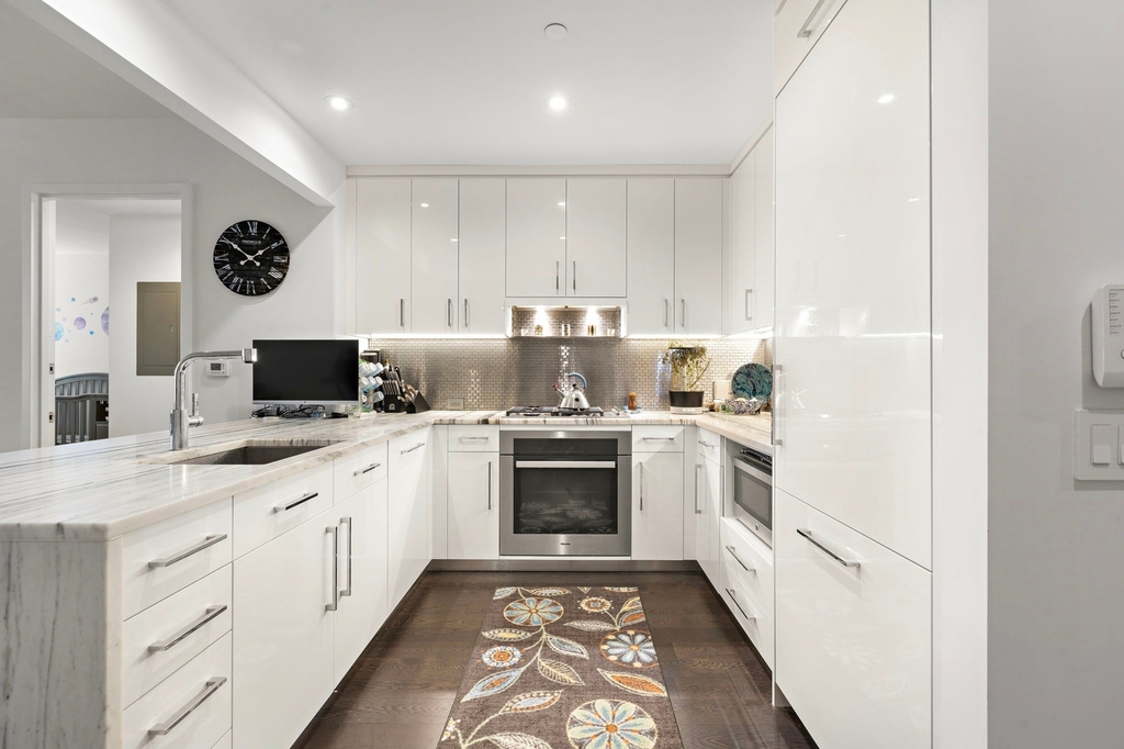 50 Riverside Boulevard - Photo 4