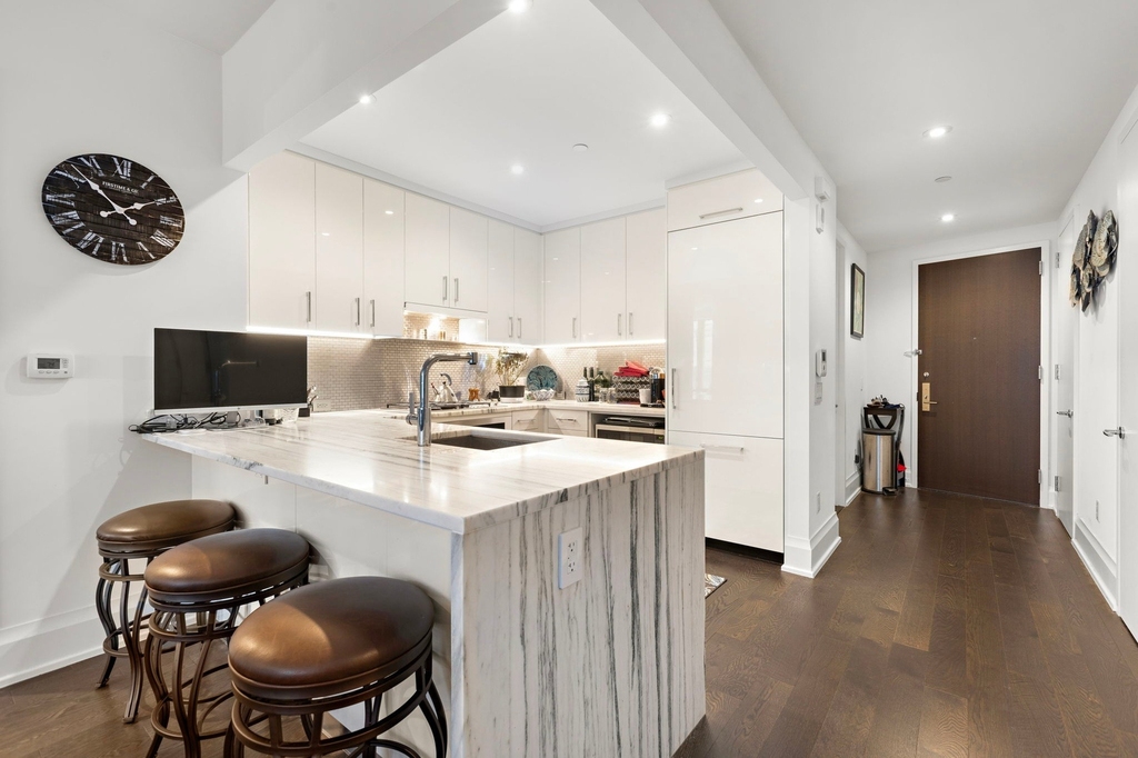 50 Riverside Boulevard - Photo 5