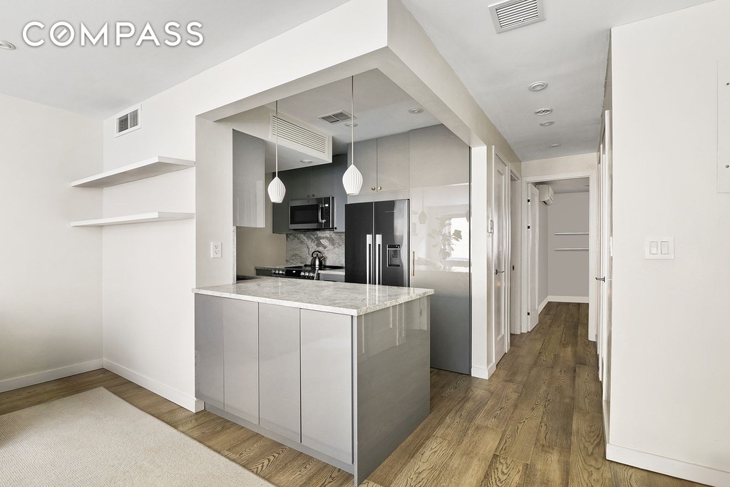 712 Washington Street - Photo 2