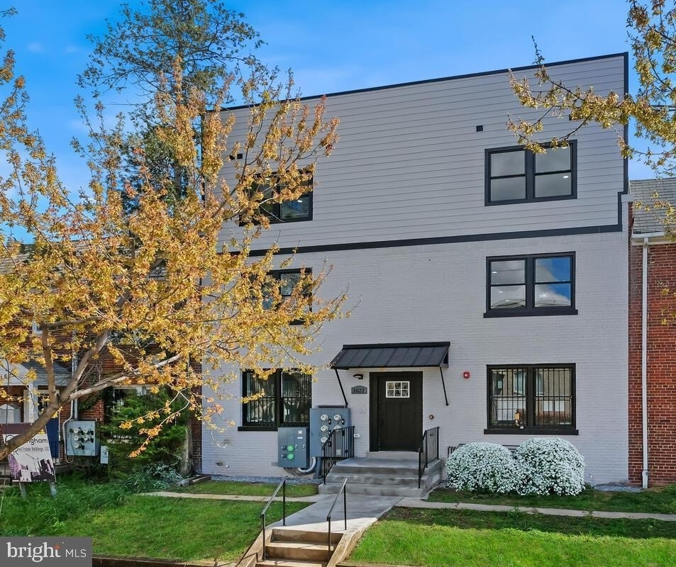 1622 17th Street Se - Photo 0