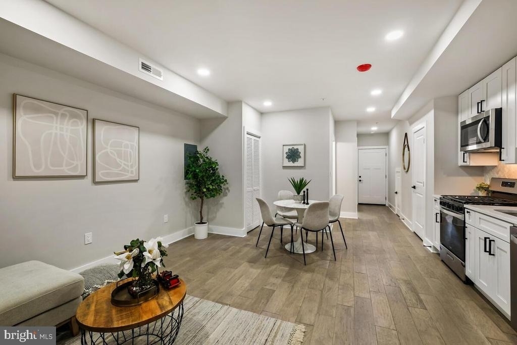 1622 17th Street Se - Photo 2