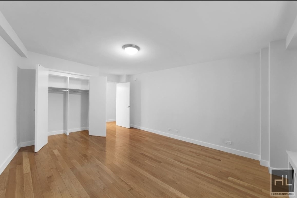 West 89th Street - Photo 10