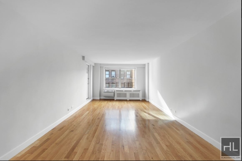 West 89th Street - Photo 1