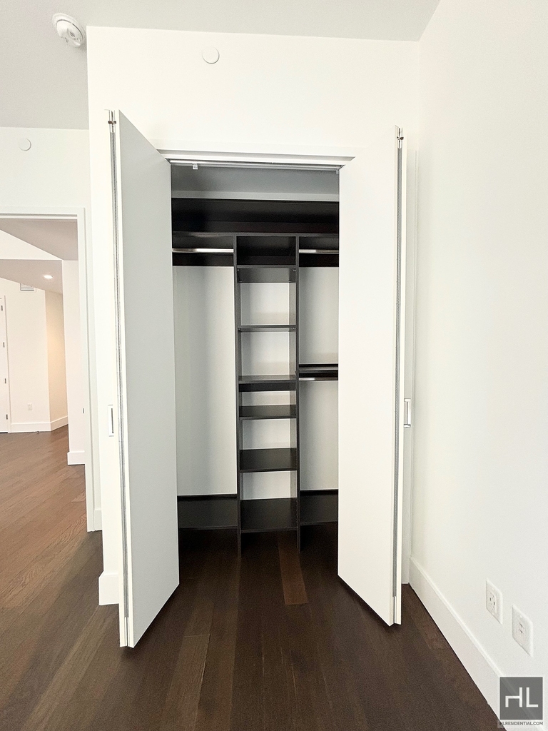 East 44th Street - Photo 5