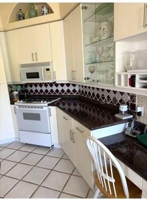 8974 Grey Oaks Avenue - Photo 2