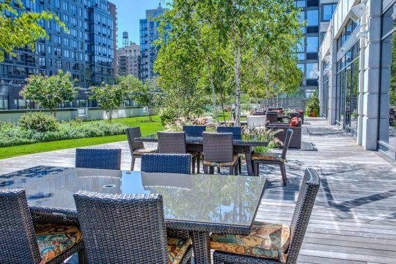 Columbus Avenue - Photo 4