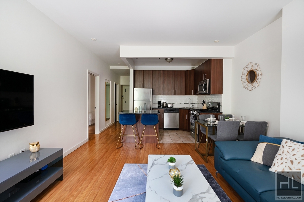 Columbus Avenue - Photo 3