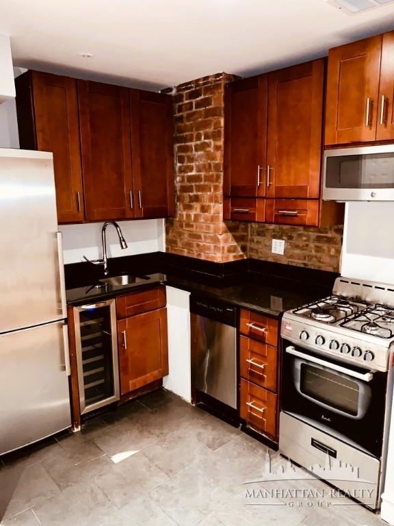 E 16th St - Photo 2