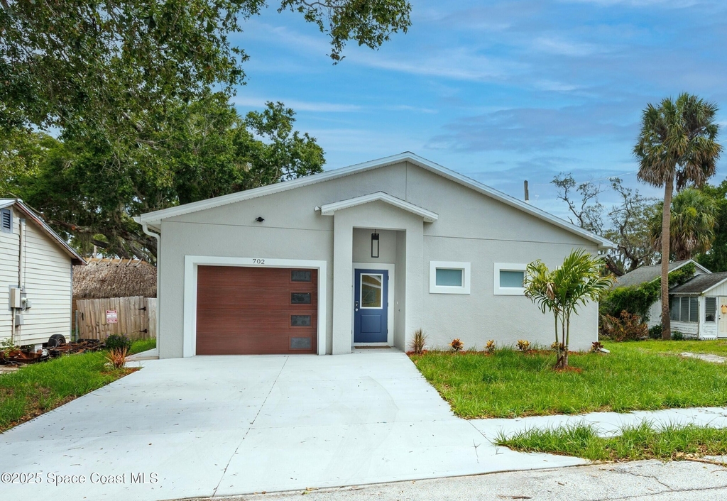 702 Shady Lane - Photo 0