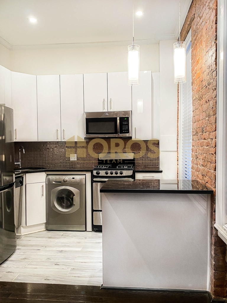 46 Grand Street - Photo 2