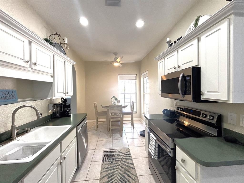 1759 Fountain View Circle - Photo 2