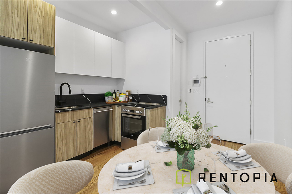 59 Montrose Avenue - Photo 0