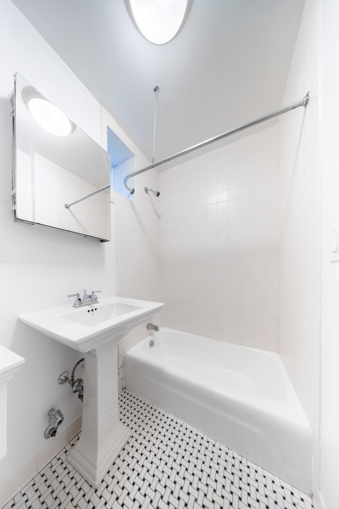 West 11th Street - Photo 4