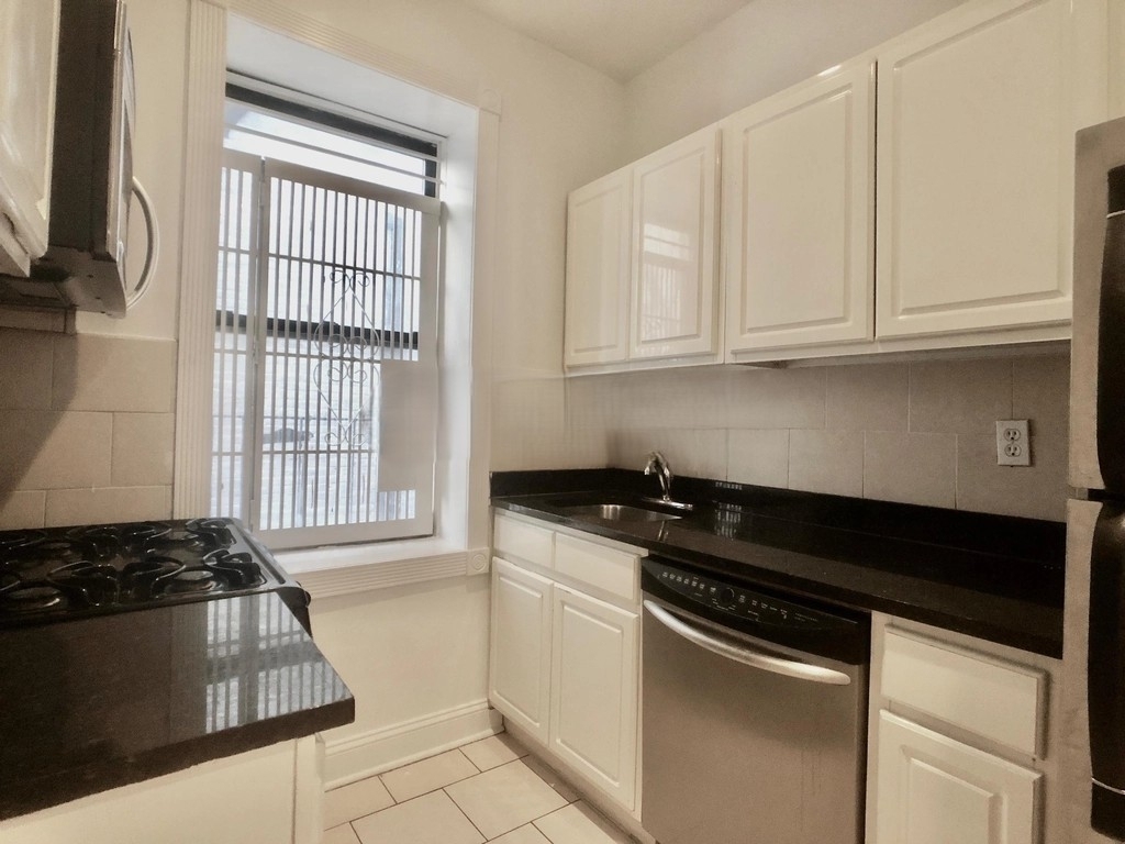 172nd Street,  Ft Washington Avenue - Photo 2