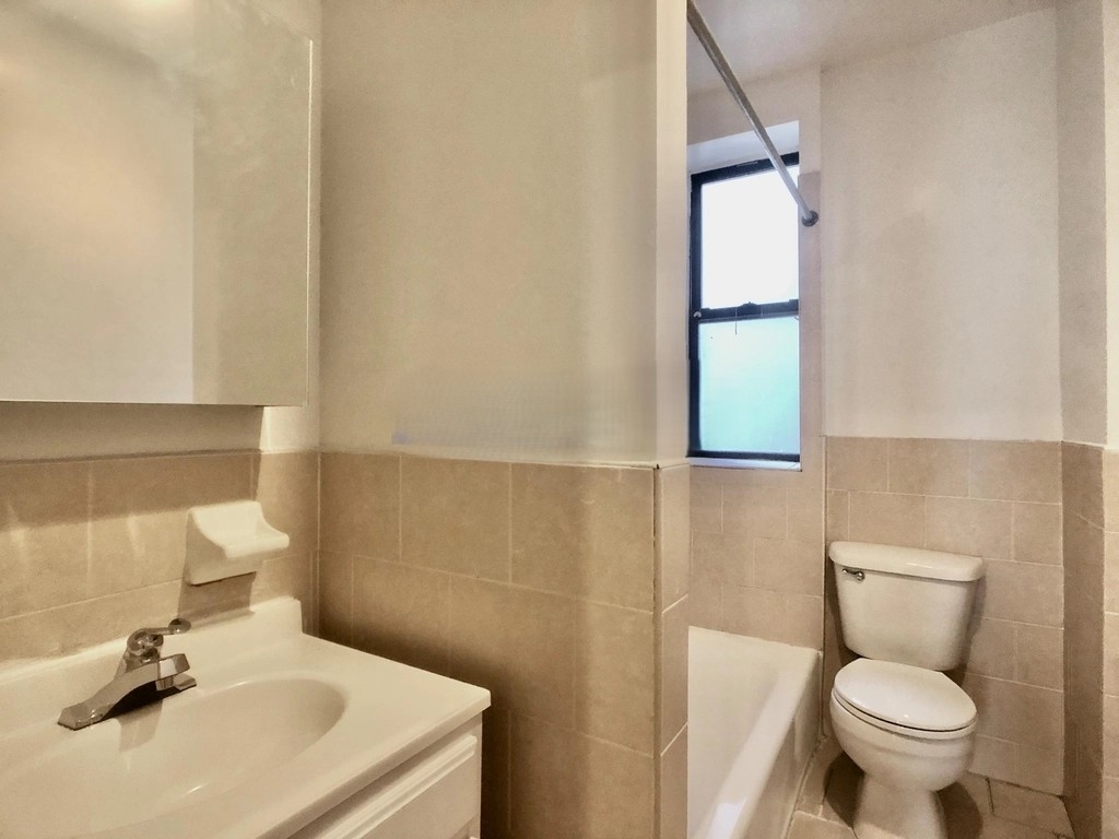 172nd Street,  Ft Washington Avenue - Photo 9