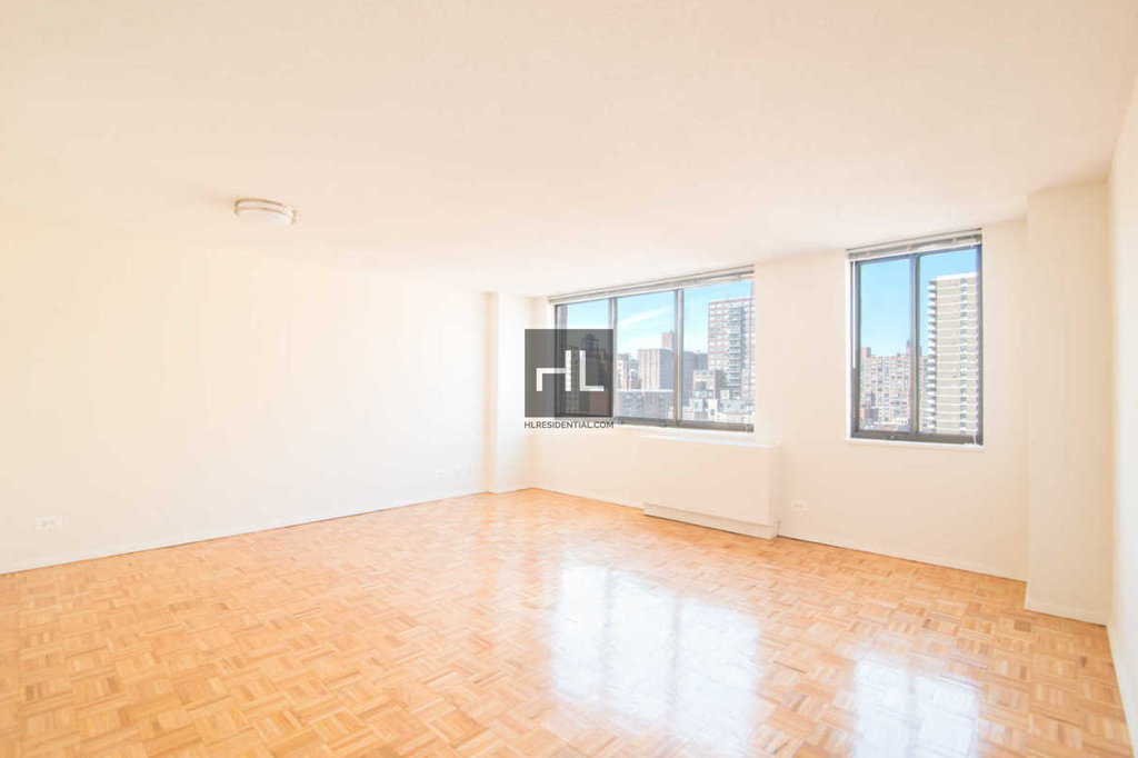 Columbus Avenue. - Photo 1