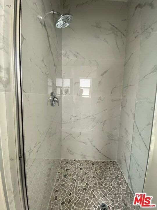 814 S Hobart Boulevard - Photo 12