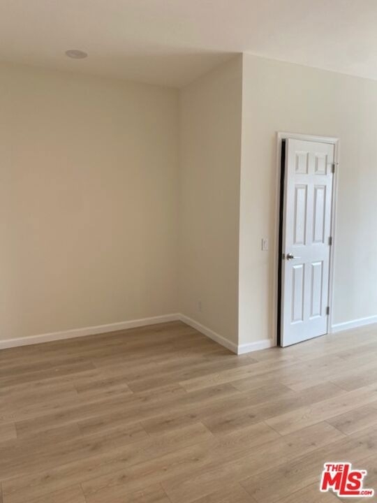 814 S Hobart Boulevard - Photo 2