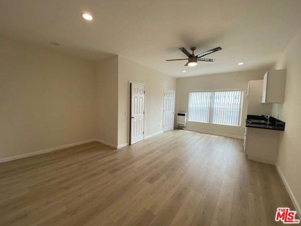 814 S Hobart Boulevard - Photo 1