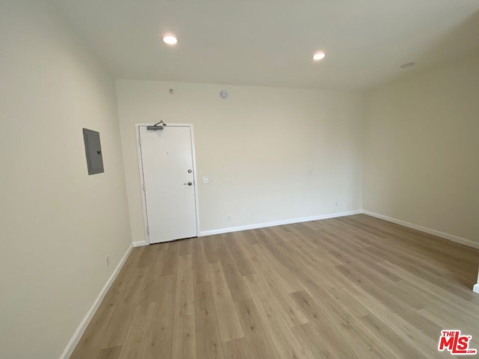 814 S Hobart Boulevard - Photo 17