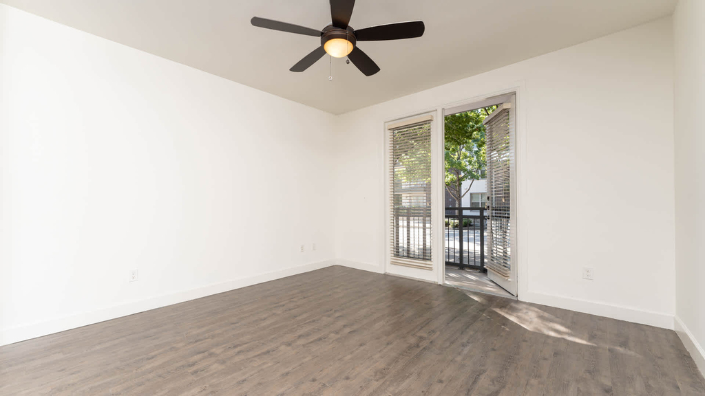 1111 S Main St - Photo 7