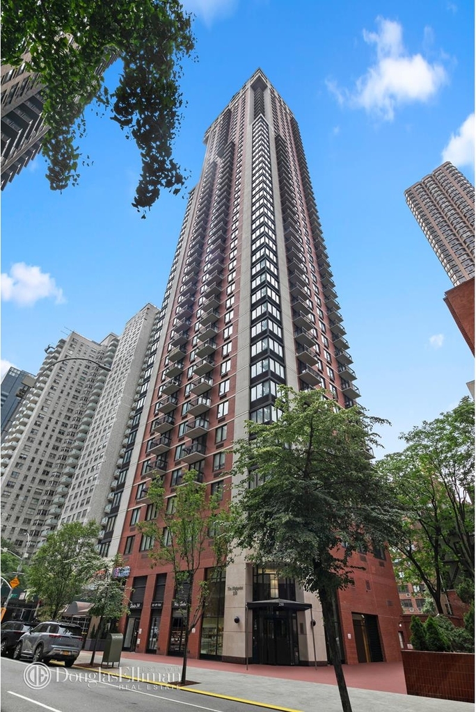 250 E 40th St - Photo 12