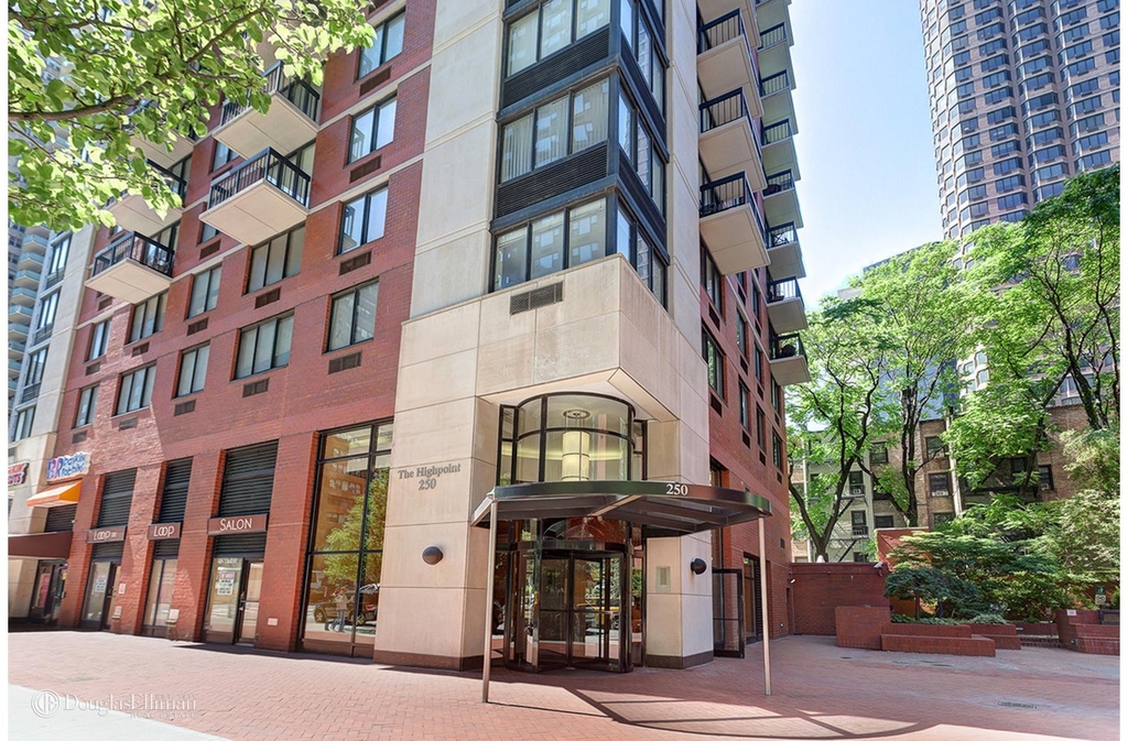 250 E 40th St - Photo 11