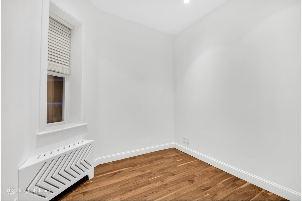 634 E 14th St - Photo 5