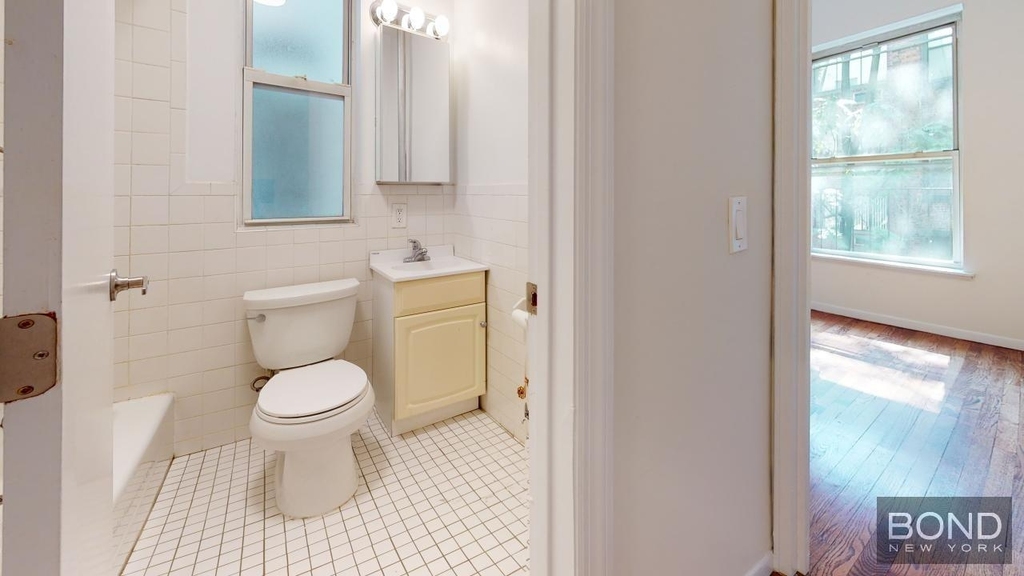 East 85th Street - Photo 3