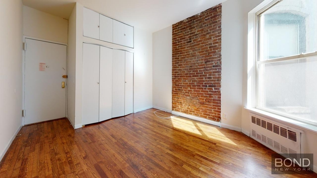 East 85th Street - Photo 1