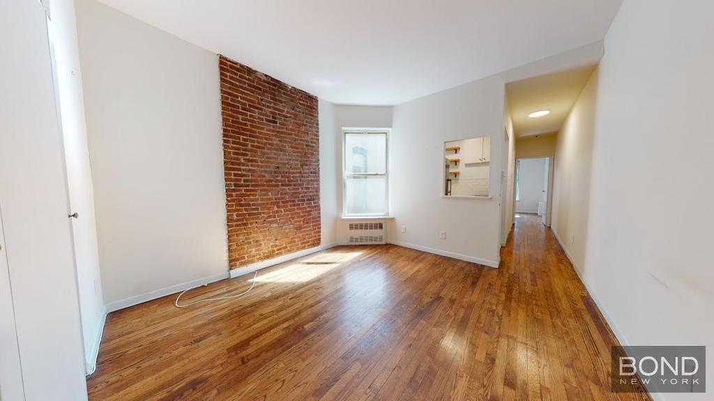 East 85th Street - Photo 0