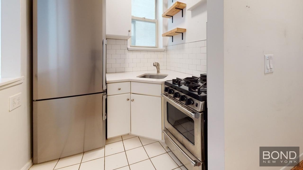 East 85th Street - Photo 2