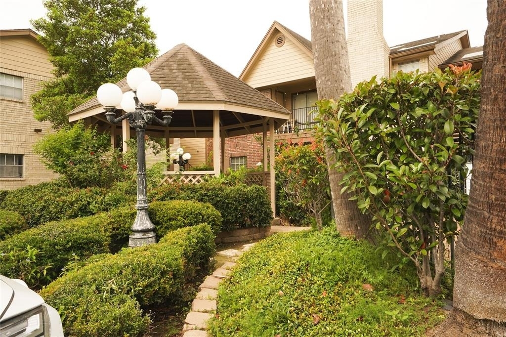 2121 Hepburn Street - Photo 2