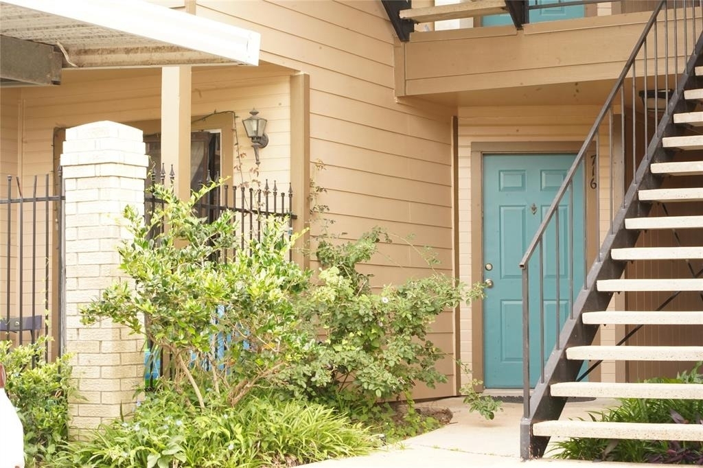 2121 Hepburn Street - Photo 0