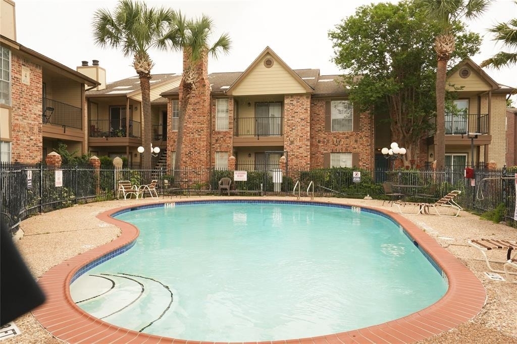 2121 Hepburn Street - Photo 3