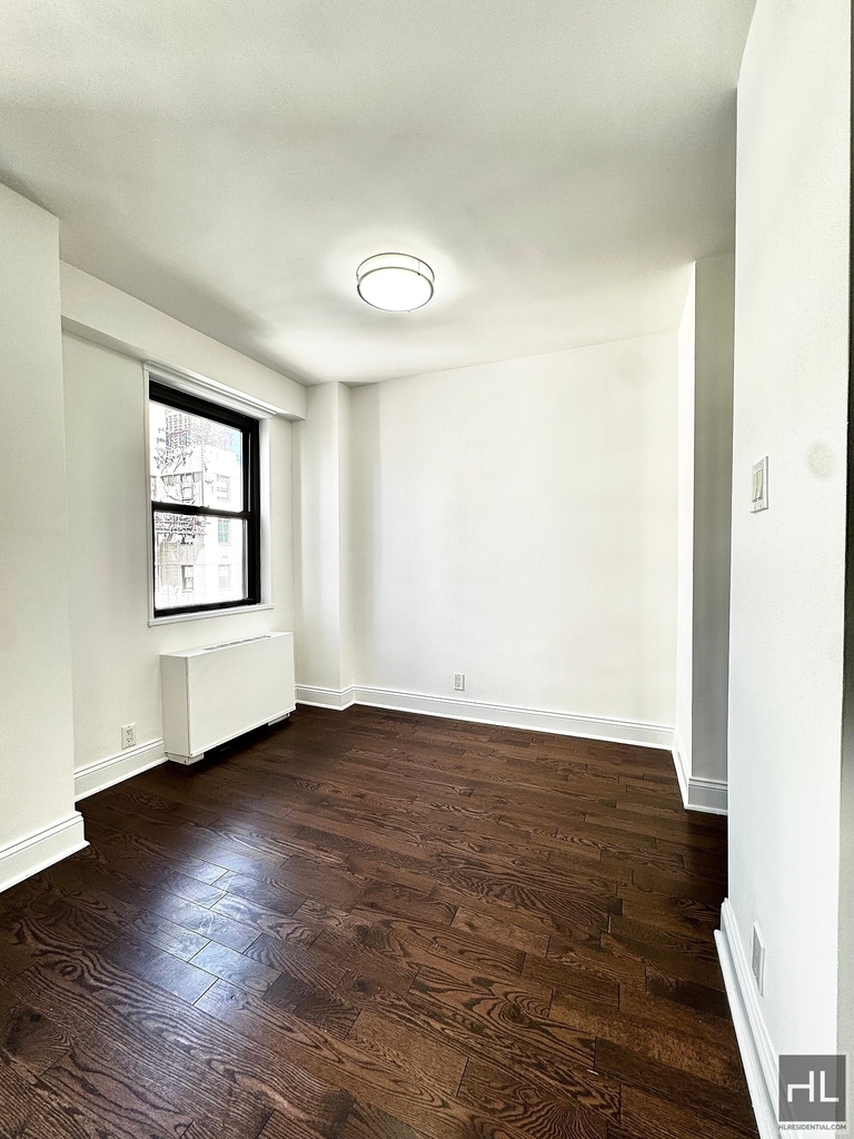 E 89 St - Photo 4