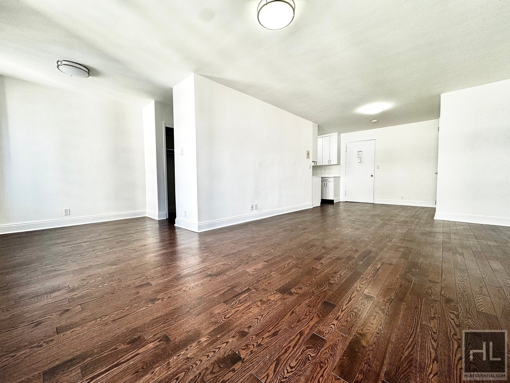 E 89 St - Photo 1