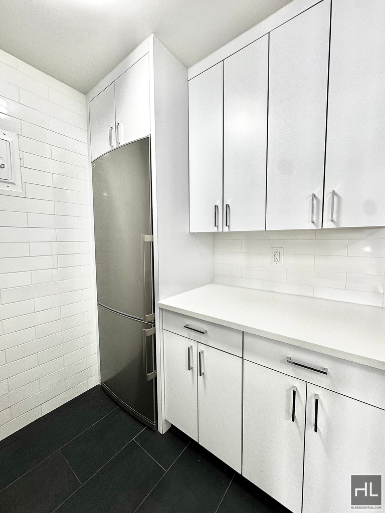 E 89 St - Photo 3