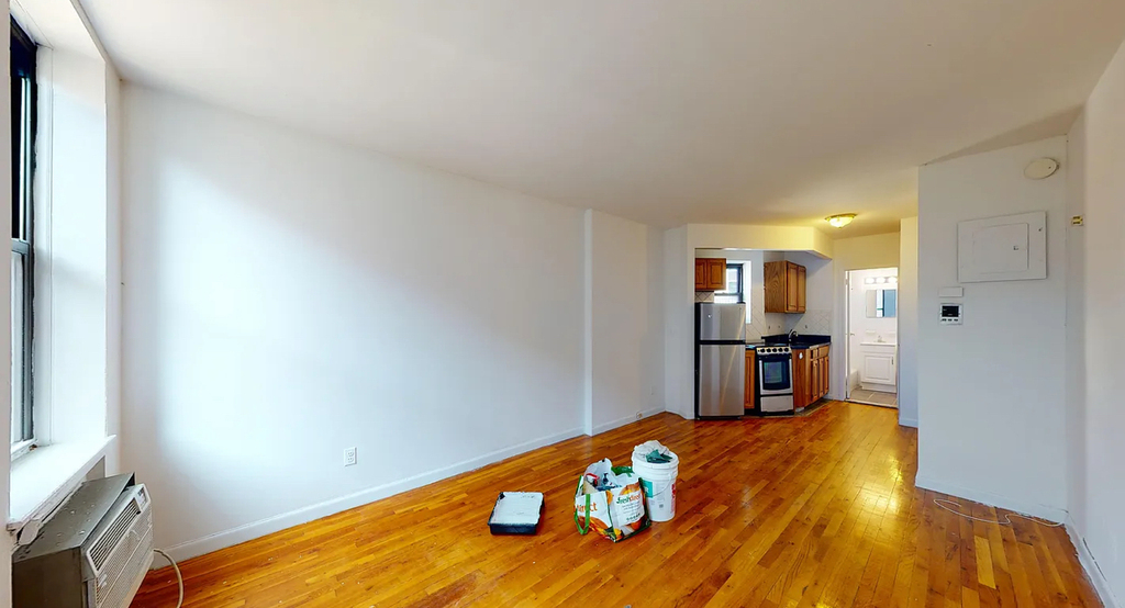 West 22 nd Street - Photo 1