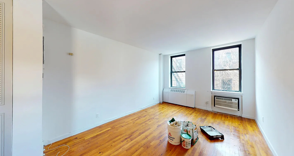 West 22 nd Street - Photo 0
