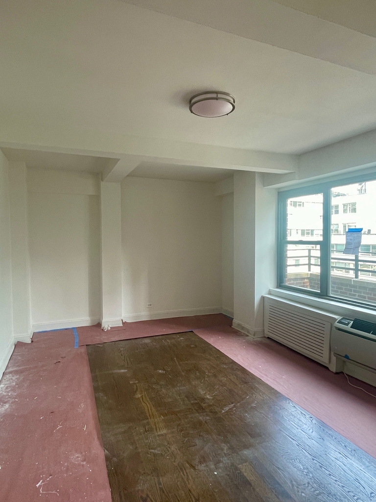 157 East 57th Street - Photo 1