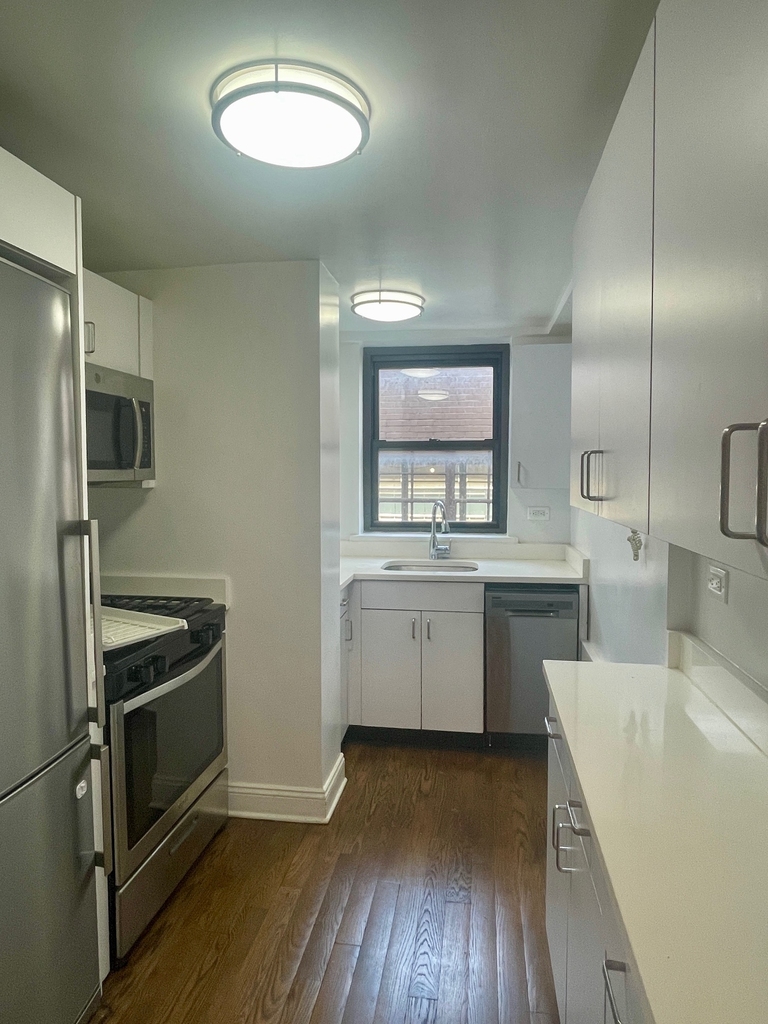 157 East 57th Street - Photo 6
