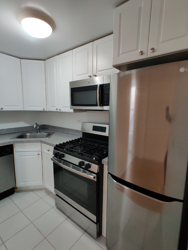 York Ave/80 - Photo 0