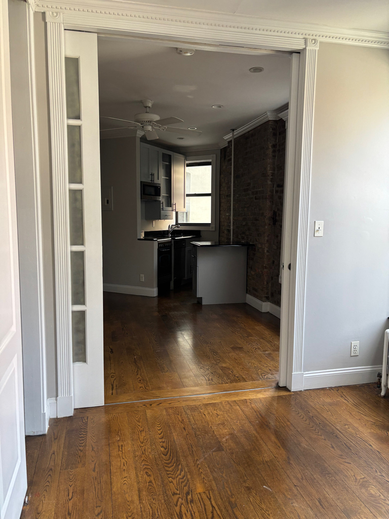 232 Elizabeth Street - Photo 2