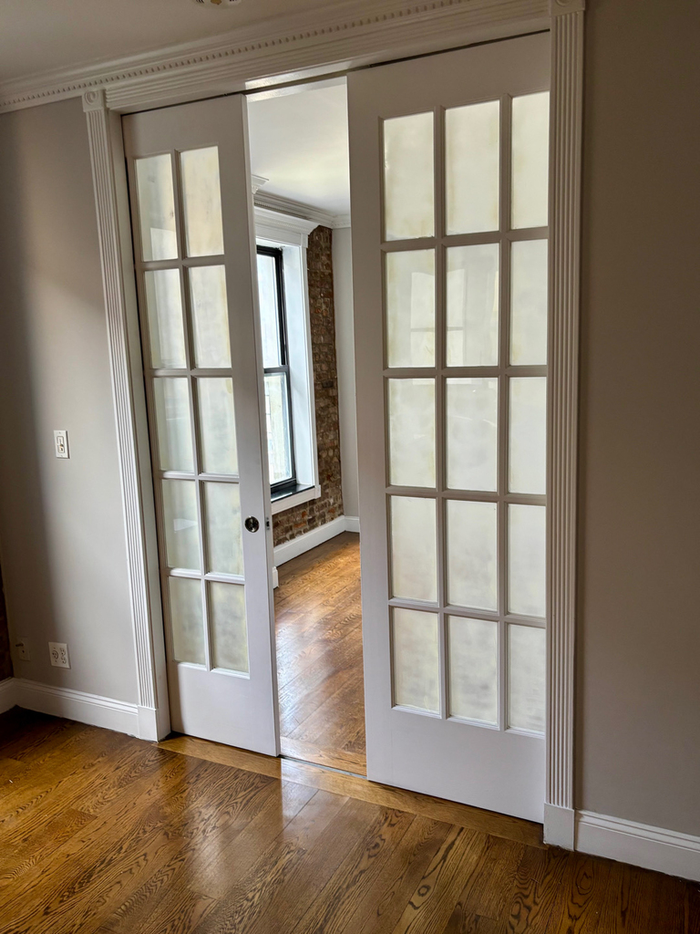 232 Elizabeth Street - Photo 3
