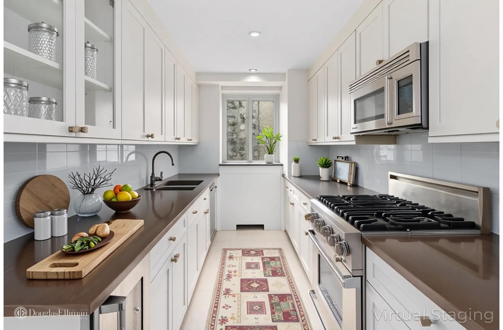 200 E 66th St - Photo 1