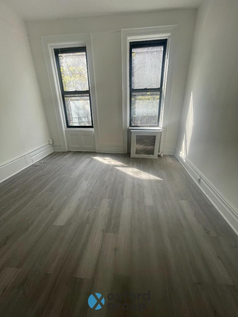 1st Avenue - Photo 1