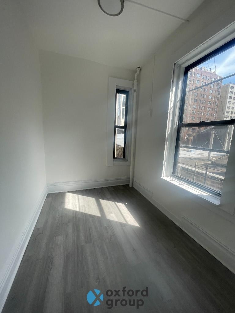 1st Avenue - Photo 0