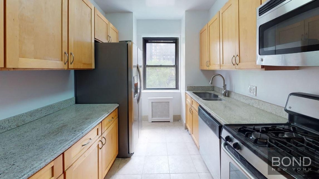 East 47th Street - Photo 0