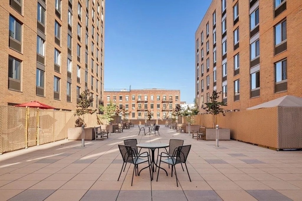 300 W 135th Street - Photo 11